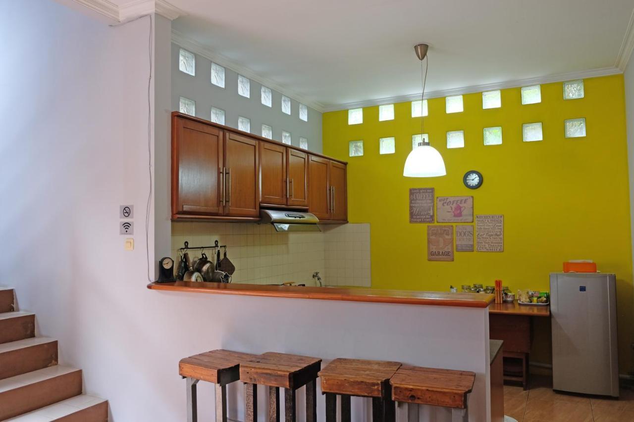 The Attic Bed & Breakfast Bandung Exterior photo